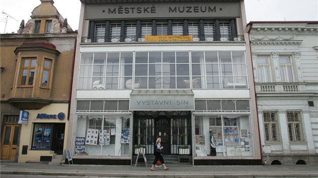Budova obchodního domu firmy A. Wenke a syn od Josefa Gočára oslavila v roce 2011 sto let existence, a byla v ní expozice připomínající původní účel. Dnes stavba slouží jako Městské muzeum Jaroměř. 