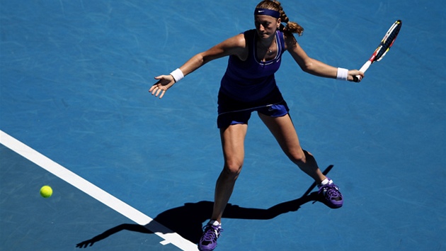 FOREHAND. Petra Kvitová v utkání Australian Open proti ruské tenistce Ve