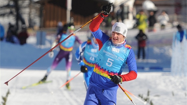 Tomá Portyk si je de pro zlatou medaili v závod sdruená na premiérové