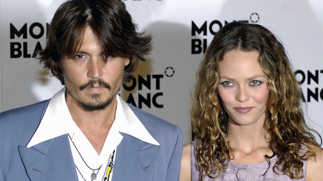Johnny Depp a jeho bval partnerka Vanessa Paradis (5. dubna 2006)