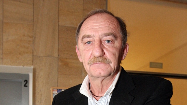 Bývalý primá mostecké chirurgie Saa tembera u soudu