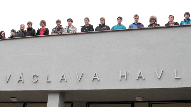 Škola v Poděbradech nese jméno zesnulého exprezidenta Václava Havla.