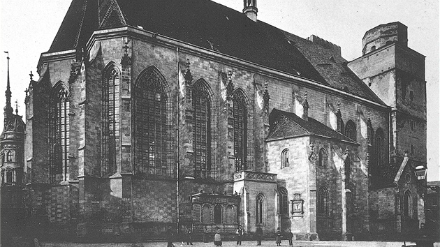 Kostel svatého Mořice na snímku z roku 1889.