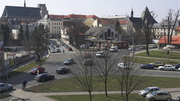 Velmi frekventovaná kiovatka ulic Studentská, Dobrovského, Zámenická a Na