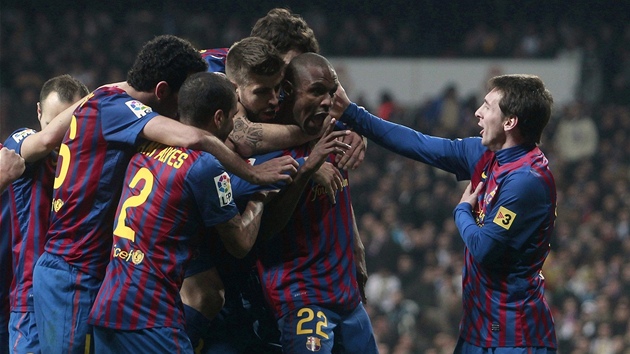 JSME NEJLEPÍ! Fotbalisté Barcelony se radují z Abidalova (druhý zprava)