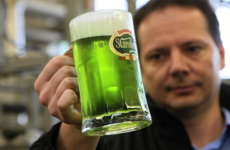 V pivovaru Starobrno zaalo stáení zeleného piva do sud, na snímku vrchní