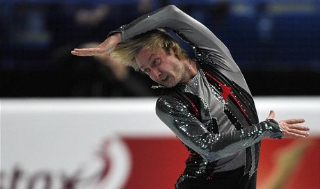 Jevgenij Pljuenko v kvalifikaci mistrovství Evropy v Sheffieldu