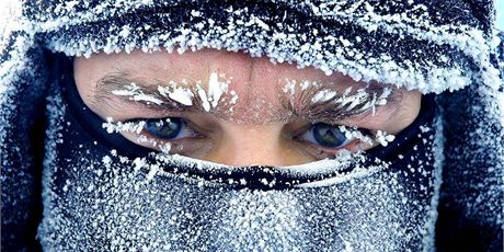 Noní teploty o víkendu klesnou na -9 a -14 °C, pi celononím vyjasnní vak me být a -18 °C. Ilustraní foto