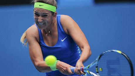 PROTI BENEOV. Viktoria Azarenkov se v osmifinle Australian Openutk s...