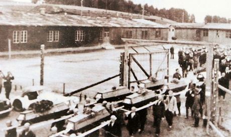 Výstava o koncentraních táborech s názvem Za ostnatým drátem. Expozice je k