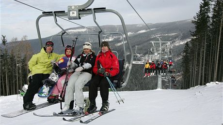 Lyaská stediska v Jeseníkách (na snímku areál v Pemyslov), stále více lákají i sportovce ze vzdálenjích region.