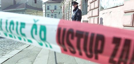 Policisté vyetují pípad mue, který zemel na ulici Krále Jiího v Karlových Varech. Ilustraní snímek