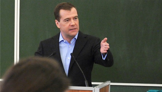 Ulehit registraci nových stran v Rusku slíbil dosavadní prezident Dmitrij Medvedv.