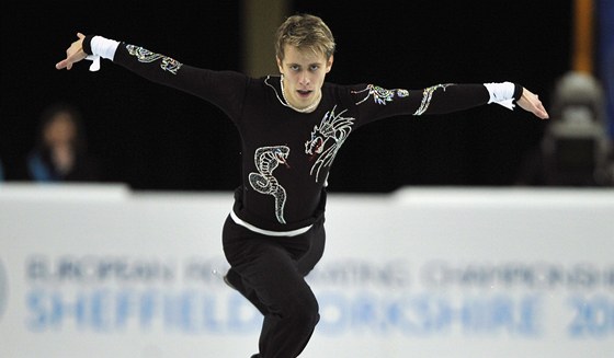 Michal Bezina pi krátkém programu na mistrovství Evropy v Sheffieldu.