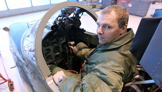 Piloti z letecké základny v Námti nad Oslavou znovu létají se strojem L-39 po