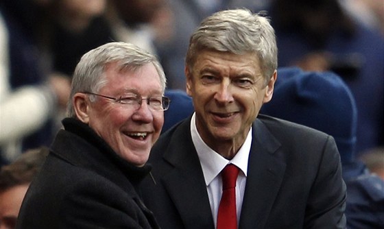 TRENÉRSKÉ IKONY. Na zaátku se smáli oba, po lágru mezi Arsenalem a Manchesterem United byl Alex Ferguson (vlevo) mnohem spokojenjí ne Arsene Wenger.