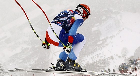 ZA REKORDEM. výcarský lya Didier Cuche si popáté podmanil slavný sjezd v