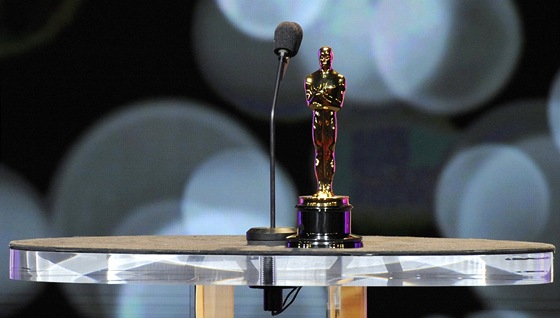 Oscar trpělivě čeká na vyhlášení nominací za rok 2011.