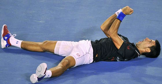AMPION. Novak Djokovi vyhrál Australian Open 2012.