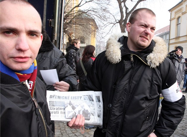 Podle vládní zprávy v lo�ském roce narostl protiromský extremismu (ilustra�ní snímek z pochodu DSSS ve Varnsdorfu).