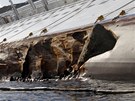 Pokozený kýl výletní lodi Costa Concordia. (24. ledna 2012)