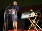 Uggie a Penelope Ann Millerová pi vyhláení nominací Zlatých obojk