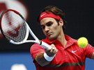 POZORNOST. Roger Federer v utkání tetího kola Australina Open proti Ivo