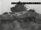 Postupující americké tanky M4 Sherman