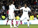 OSLAVA GÓLU. Obránce Marcelo z Realu Madrid (vpravo) oslavuje gól, který ped