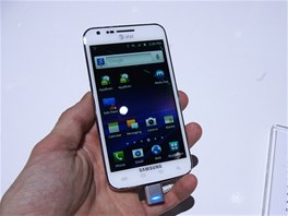 Samsung Galaxy S II Skyrocket - design opt více odpovídá linii Galaxy S -...