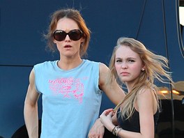 Vanessa Paradis a jej dcera Lily Rose (Los Angeles, 2. ledna 2012)