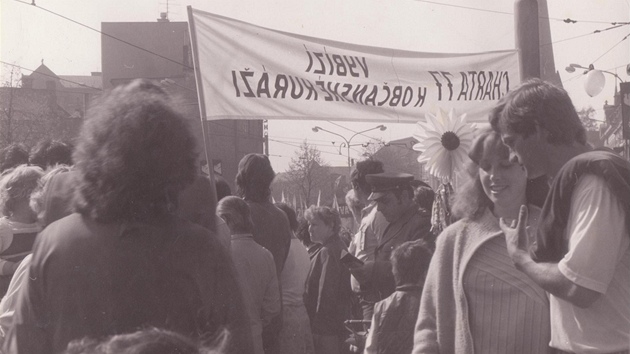 Demonstrace na Václavském námstí (1989).