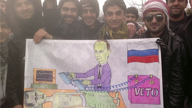 Asadovi u nnepome ani píze Kremlu, dávají najevo syrtí demonstranti (25.