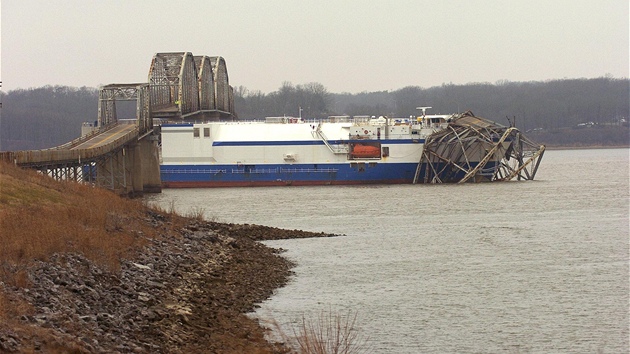 Lodní nehoda na ece Tennessee (27. ledna 2012)