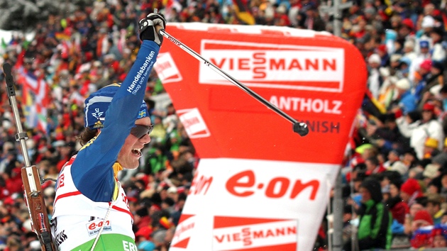 NE�EKANÝ VÍT�Z. Sprint v italské Anterselv� ovládl �véd Fredrik Lindström.