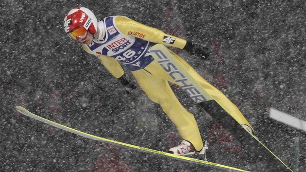 Polský skokan Kamil Stoch si letí pro vít�zství v závodu Sv�tového poháru v