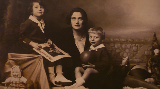 Helena Krouská s matkou a bratrem