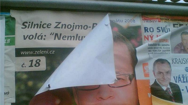 Strana zelených si st�uje na p�elepování svých plakát� ve Znojm�