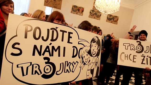 Nesouhlas s ukon�ením smlouvy kavárn� Trojka vyjád�ili její p�íznivci i na