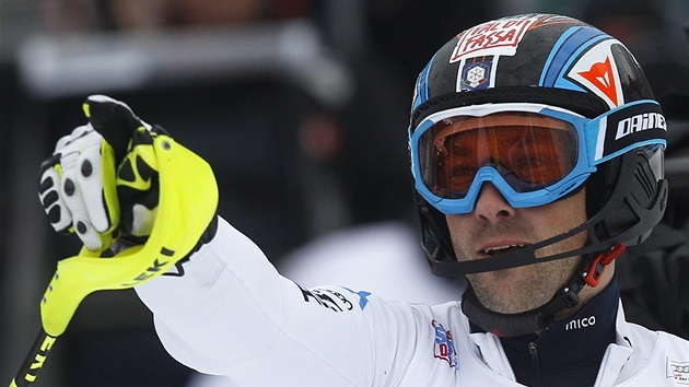 PRO TEBE. Italsk lya Cristian Deville slav vtzstv ve slalomu Svtovho pohru v rakouskm Kitzbhelu. 