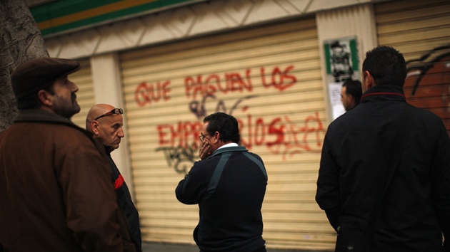 �pan�lé �ekají frontu ve vládním centru pro nezam�stnané. Ilustra�ní snímek