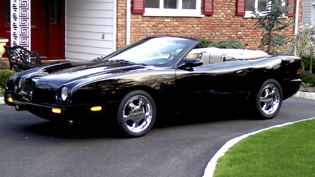 Studebaker Avanti z roku 2004