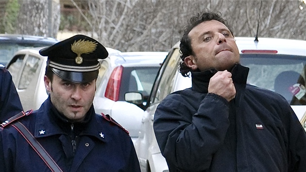 Kapitán lodi Costa Concordia Francesco Schettino na snímku ve svém rodném m�st�