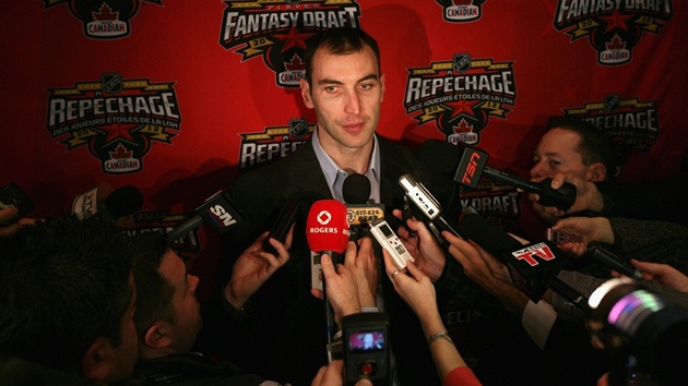 KAPITÁN. Zdeno Chára odpovídá na otázky noviná�� po draftu p�ed Utkáním hv�zd