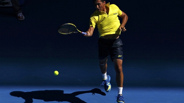 FOREHAND. Nicolas Almagro v utkání osmifinále Australian Open proti Tomái