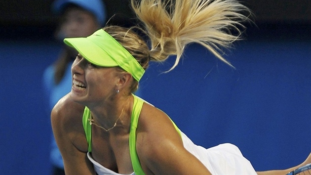 PO SERVISU. Maria arapovová práv ve finále Australian Open poslala míek na