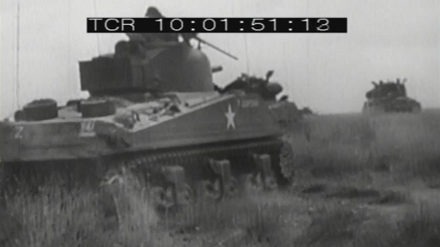Postupující americké tanky M4 Sherman