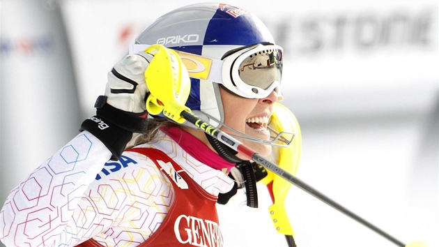 Americká ly�a�ka  Lindsey Vonnová se raduje z dal�ího vít�zství v závod�