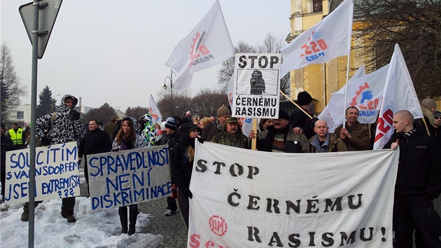 Protestního shromádní a pochodu svolaného do Varnsdorfu Dlnickou stranou