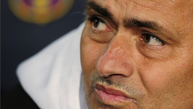 VRÁTÍM SE? Portugalský trenér José Mourinho mo�ná p�emý�lí o návratu do Chelsea. Podle bookmaker� je nejv�t�ím favoritem.